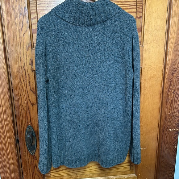 Merona Medium Sweater Grandpa style longer length with Large buttons & pockets - Picture 3 of 7